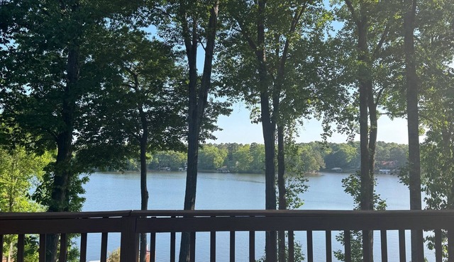 A Ward Winning ViewsnFabulous 5-bedroom house on Lake Gaston - Great Creek