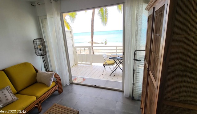 A WATERFRONT DREAM, 20 M FROM THE SEA!