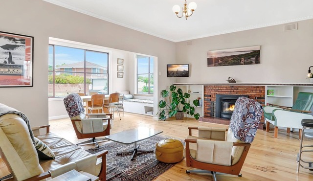 A-Wave from it All - 1960's Chic