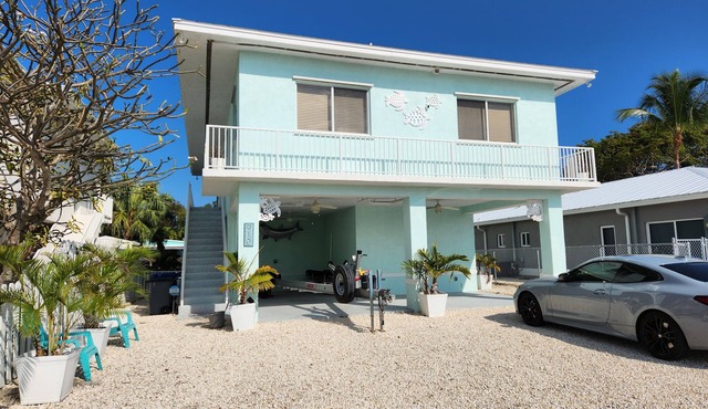 A Wave From It All ~ Key Largo Paradise