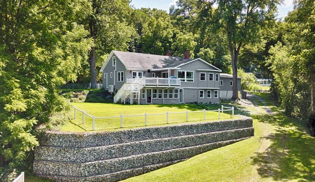 A Wave From It All: Keuka Lake + Close to Wineries