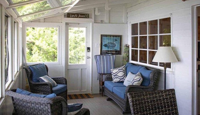 A Wee Bit o Heaven - Cozy Waterfront Kawartha Cottage w/WiFi, Canoe, Kayaks