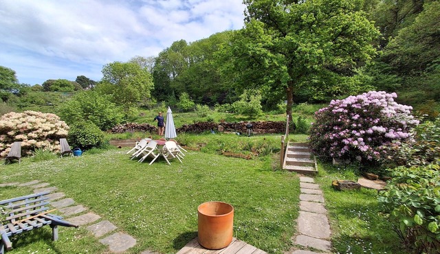 A week at the rhythm of the tides in a charming stone house.