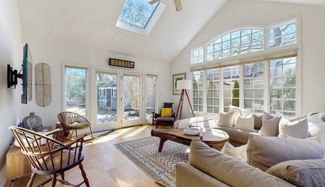 A well-appointed getaway near beach, Wifi, Gas grill, Fireplace