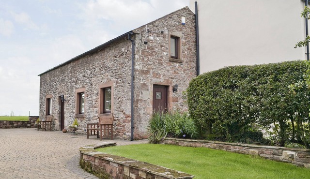 A well-equipped barn conversion in a central location.