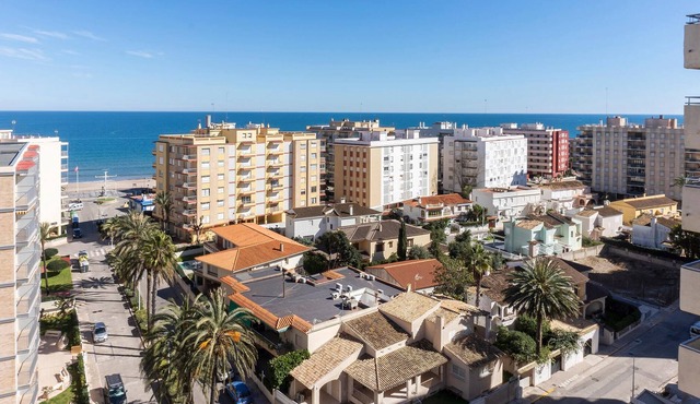 A well-maintained vacation apartment with shared outdoor pool and close to the beach.