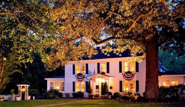 A Williamsburg White House Inn