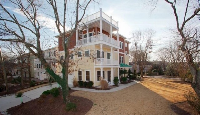 A Wind Song (5-Bedroom Home) by RedAwning