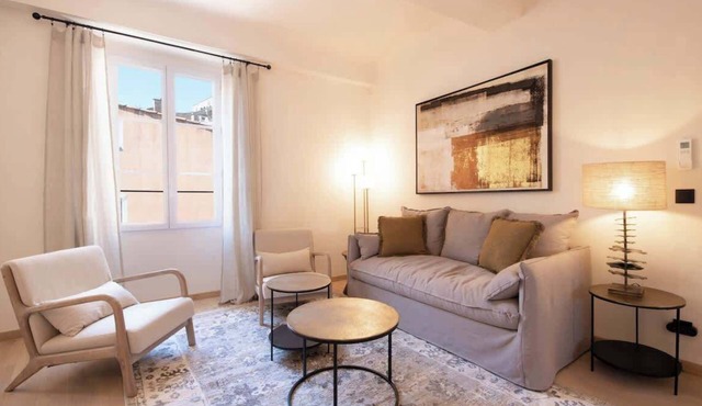 A Wonderful 2-BR next to the Senequier