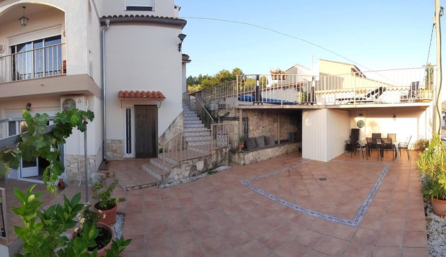 A Wonderful 7 Bedroom Large Detached House with Heated Pool which sleeps 12