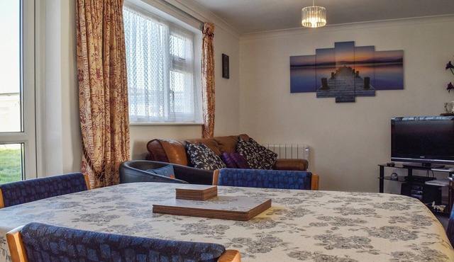 A wonderful chalet set in a great seaside location.