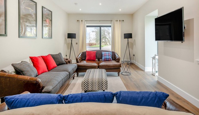 A wonderful, spacious and light property, ideal for a special break away in beautiful surroundings.