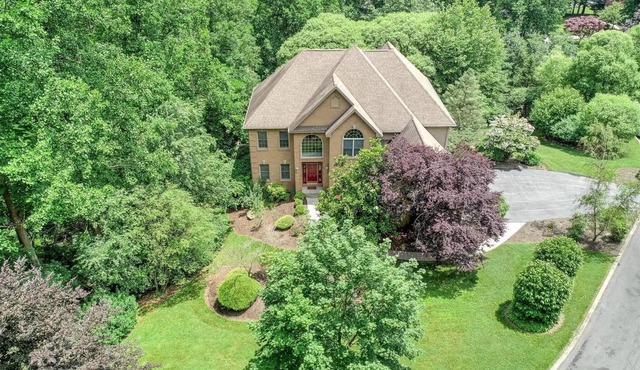 A Woodside Manor w/ Pool, Hot Tub, Gameroom & Firepit