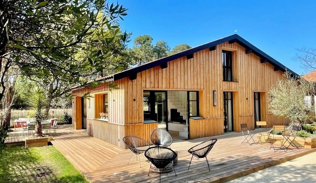 A0363 Stylishly Renovated Chalet with Pool – Forest Edge in Le Canon, Cap Ferret
