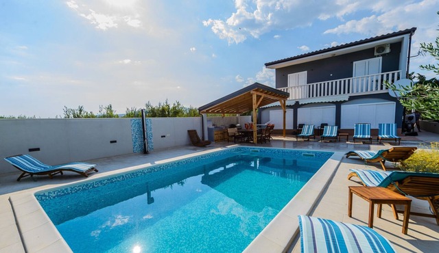 A1 apt with private beach, large pool, mooring...