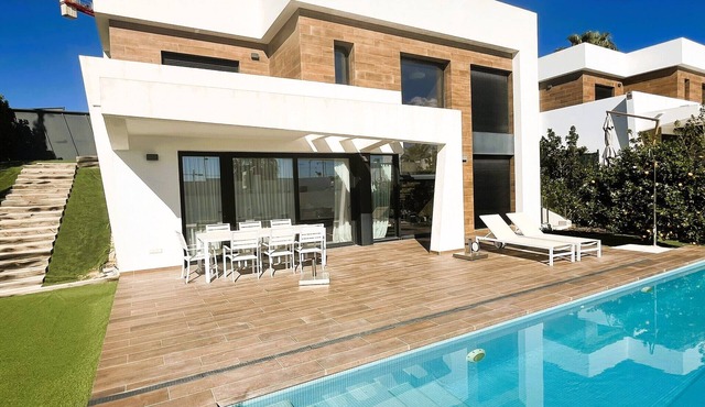 A1088 - Luxury villa with private pool