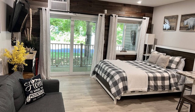 A113 · Relaxing resort Getaway w/Pool & HotTub studio apt