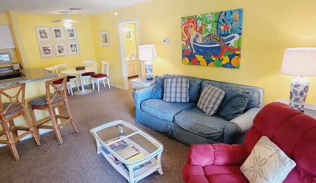 A16 Ocean Walk 1 BR/1 BA, sleeps 5 near front pool