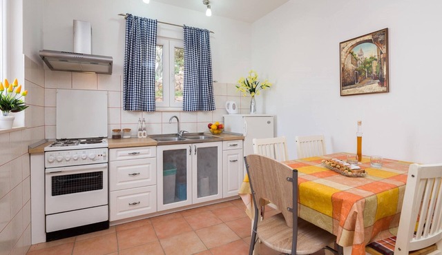 A2 modern apartment with garden, 80m from beach