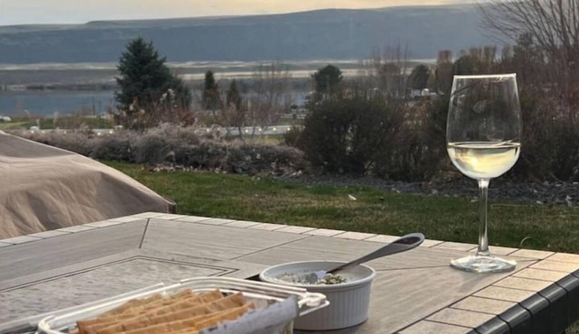 A20-Golf Course River View Unit Sunserra near pool Gorge shuttle book separately