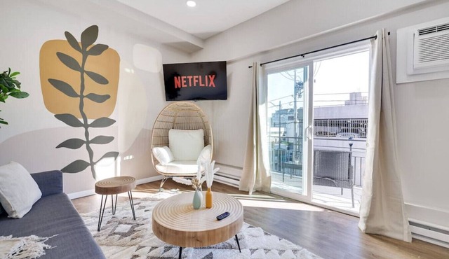 A202 · Urban Oasis – Free Parking Included