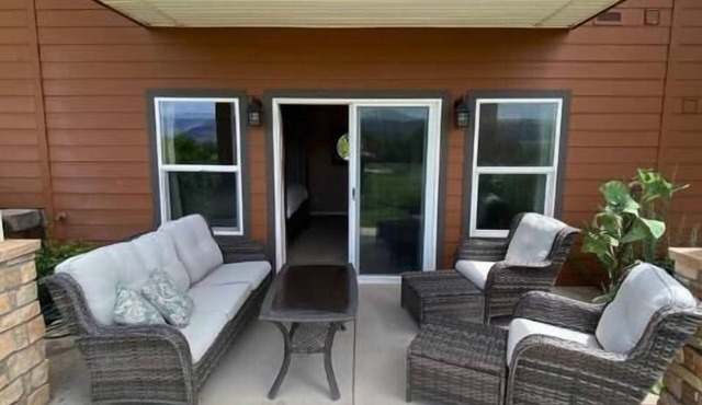 A28 condo by large pool/shuttle