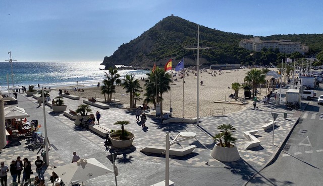A28 - On the beach front and a big terrace