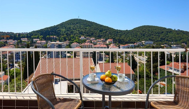 A3 KABLAR'S SUNNY SUITES 1BR APT with balcony and sea view - Duplicate