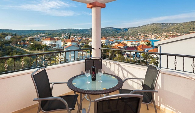 A3 modern apartment with garden, 80m from beach