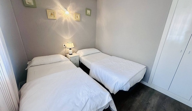 A564 - Nice apartment in front of the beach with parking