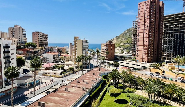 A796 - Complete apartment with air conditioning, garage and swimming pool in front of the beach