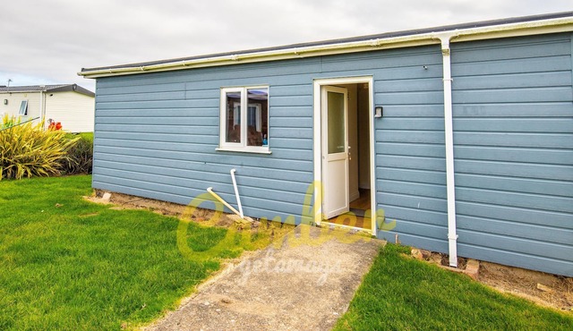 A9 - Camber Sands Holiday Park - Chalet - Sleeps 6 - Close to facilities and swimming