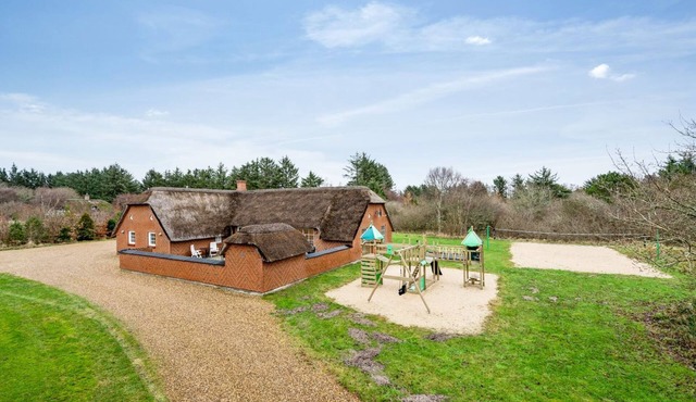 "Aagot" - 1.7km from the sea by Interhome