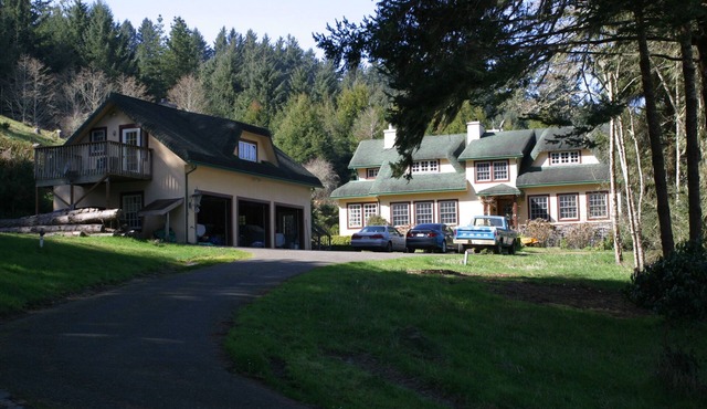 "Aalborg Suite" private suite on 10 acres overlooking Ferndale - Humbolt County