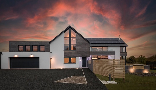 Aaloka - Spacious 5 bedroom home by the Bude Canal