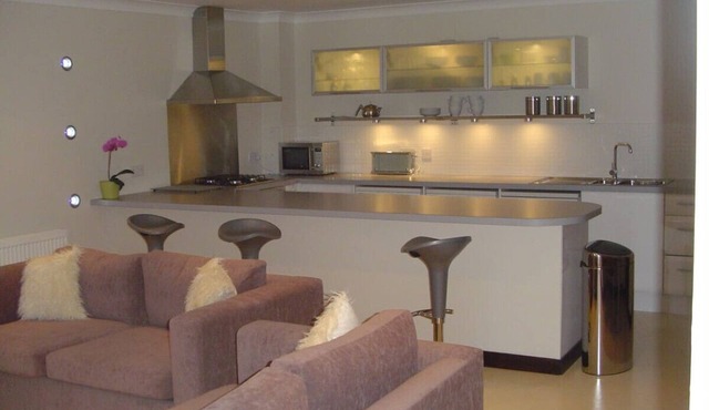 Aaron Glen Apartments - Sheil