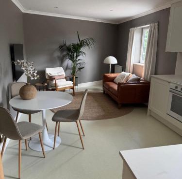 Aaron Glen Guest Apartments