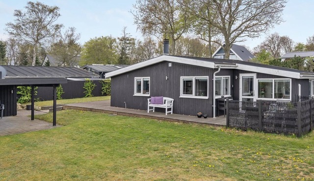 "Aarto" - 250m from the sea by Interhome