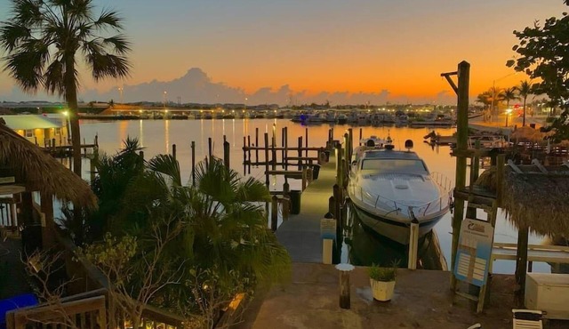 "Abaco" Key West 2/2 End Unit Waterfront+Dockage