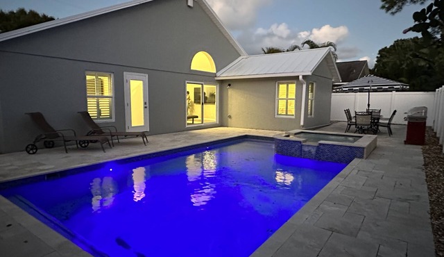 Abacoa/Alton area Heated Pool/Spa Luxury 4Bed Home