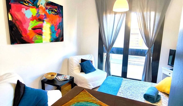 ABAD STUDIO with views of the Santa Barbara Castle, 5 minutes from the beach