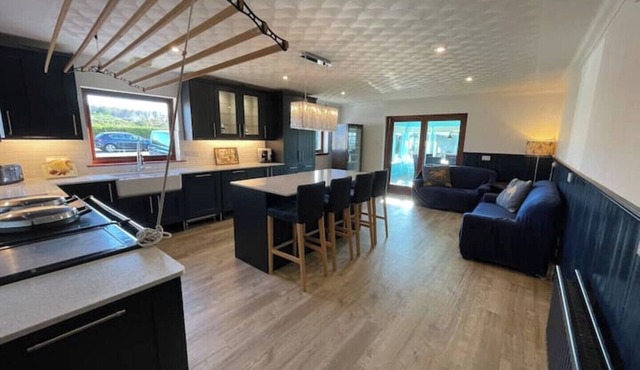 Abalone Accommodation -Large home for group/family holidays