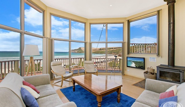 Abalone Beach House - Magnificent Beachfront Home