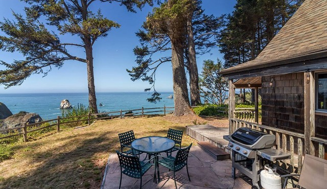 Abalone Cabin - Charming retreat w/ocean views!