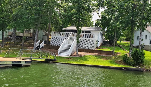 Abbeville-Naturewood on Lake Secession. Newly renovated, cozy 2 BR 1 1/2 bath