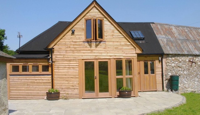 ABBEY CROSS BARN, pet friendly, with a garden in Dunkeswell Abbey