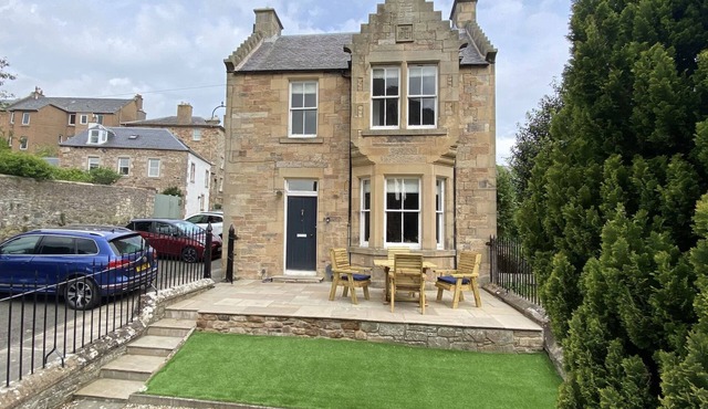 Abbey House, charming traditional historic house. Spectacular views of the Abbey