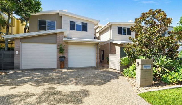 Abbey's Burleigh Haven. 2 Min Walk to James Street