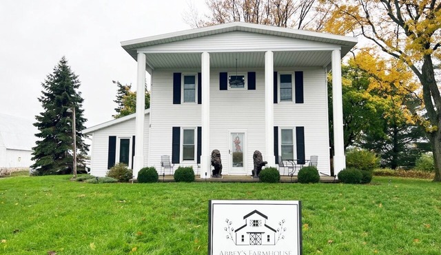 Abbey's Farm House 15 minutes from Dells