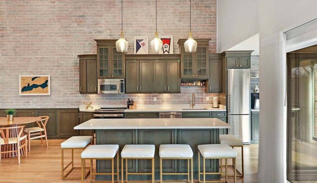 Abbey Villas Condo Steps to Pool Walk to Fontana Beach Dining and Marina